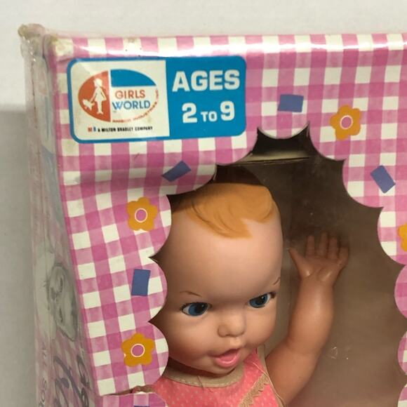 Vintage 1972 Milton Bradley Gerber Baby Doll and Feeding Set Pink Outfit in Box - Picture 5 of 6